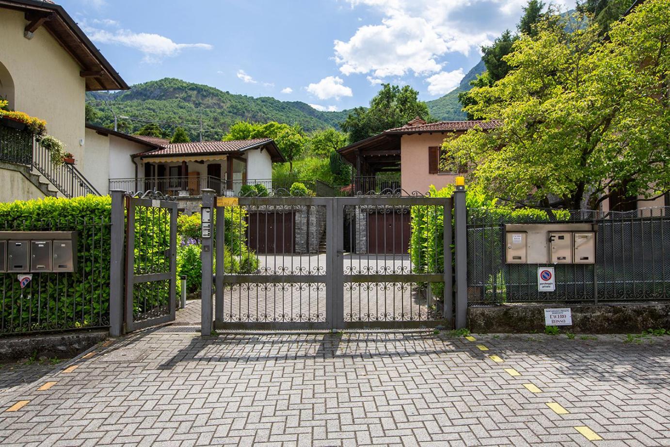 L'Acero Rosso - Giardino Privato E Box Auto Βίλα Μενάτζιο Εξωτερικό φωτογραφία